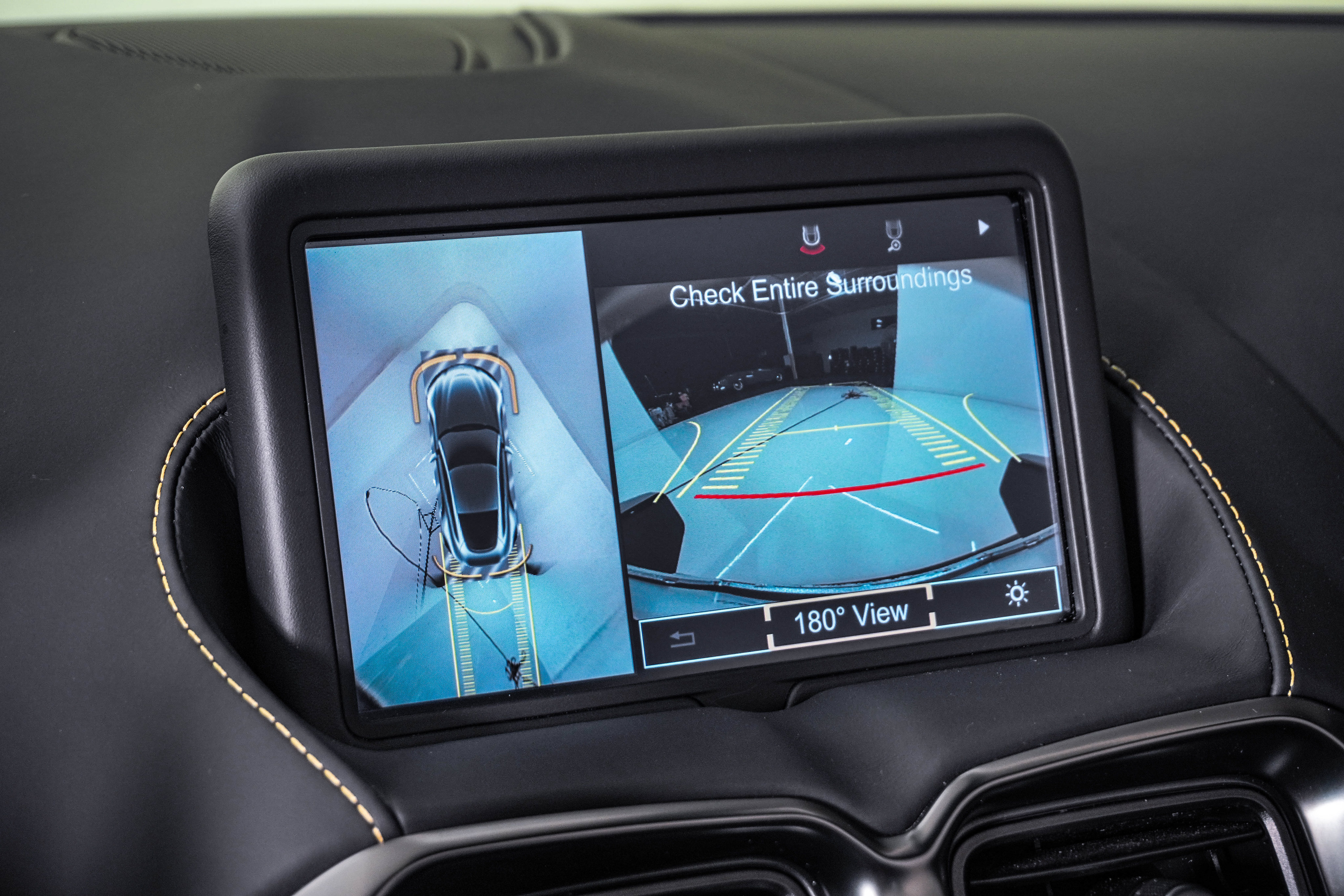 Used 2023 Aston Martin V8 Vantage Roadster RWD image 30