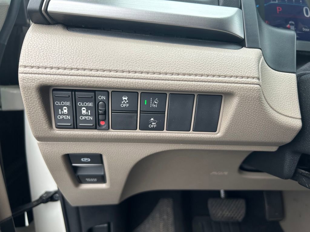 Used 2018 Honda Odyssey EX image 19