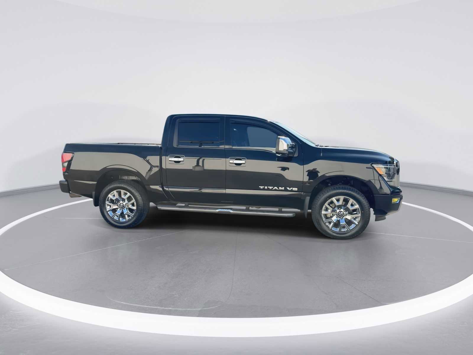 Used 2020 Nissan Titan SL w/ Moonroof Package AWD/4WD image 9