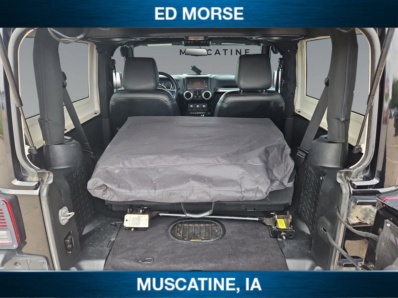 Used 2016 Jeep Wrangler Sahara w/ Dual Top Group AWD/4WD image 18