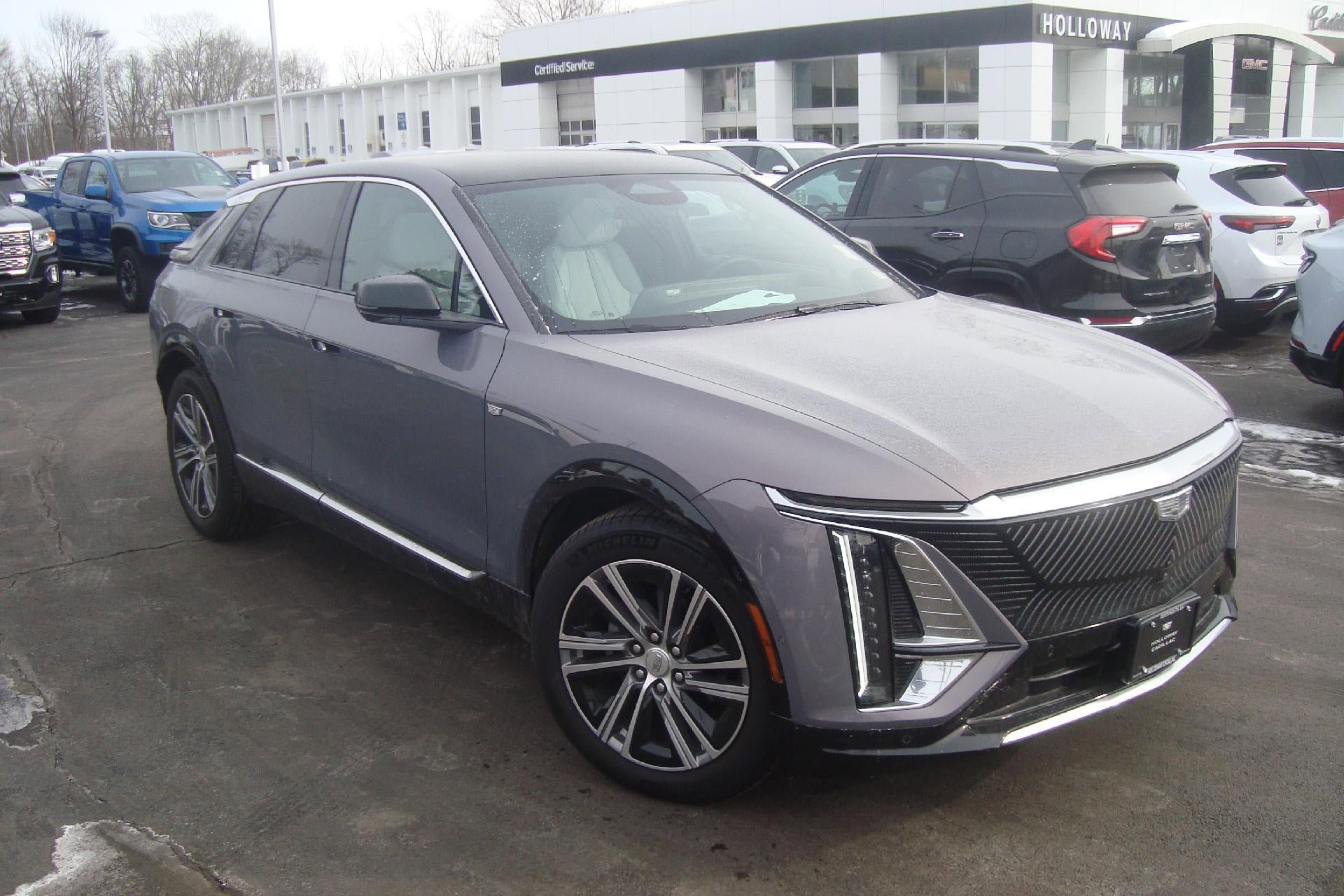 Used 2024 Cadillac Lyriq Luxury image 3