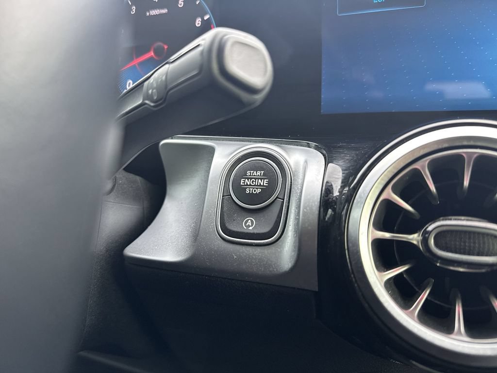 Used 2023 Mercedes-Benz GLB 250 w/ Premium Package image 22