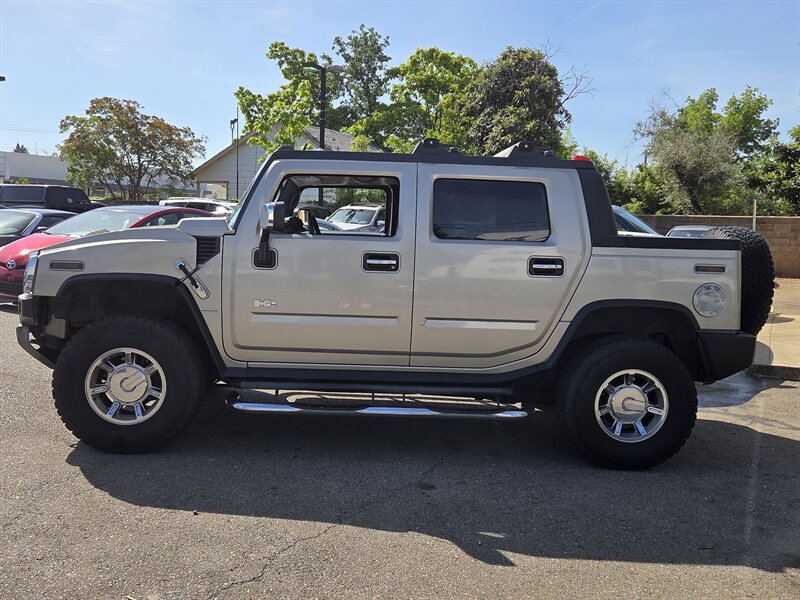 Used 2005 HUMMER H2 SUT w/ Preferred Equipment Group AWD/4WD image 3