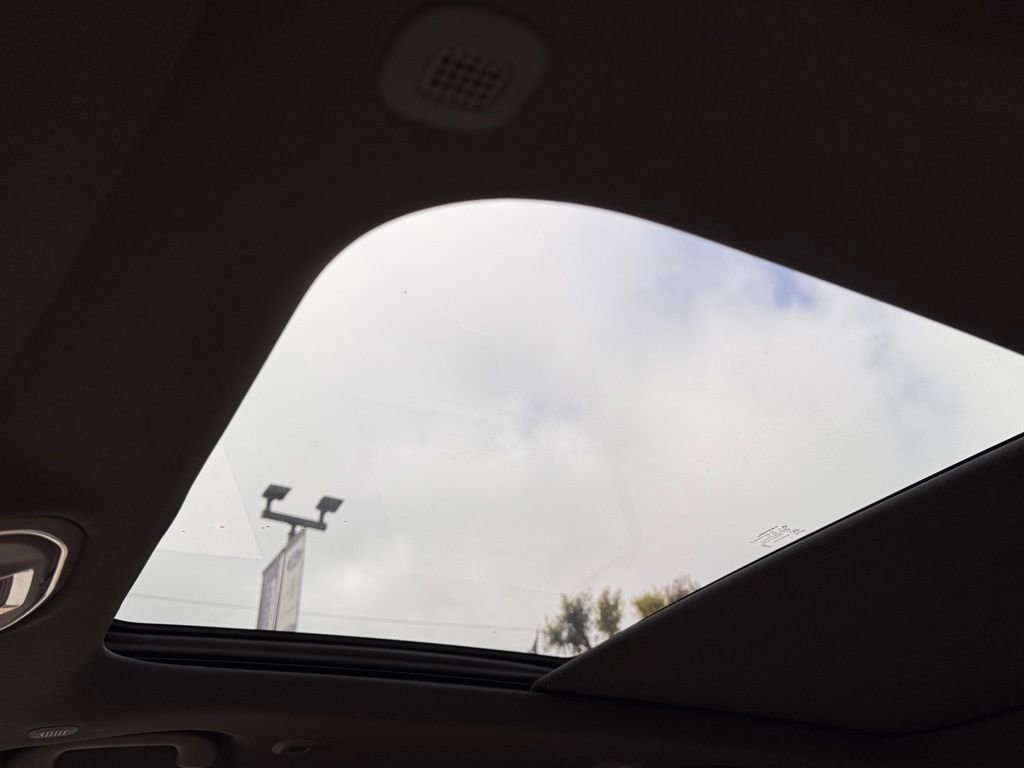 Used 2023 Jeep Grand Cherokee Limited w/ Luxury Tech Group II image 20