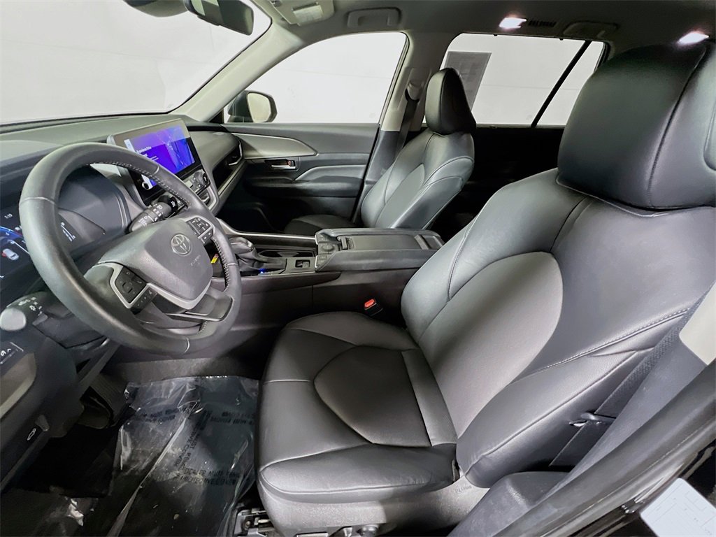 Certified 2025 Toyota Grand Highlander AWD image 19