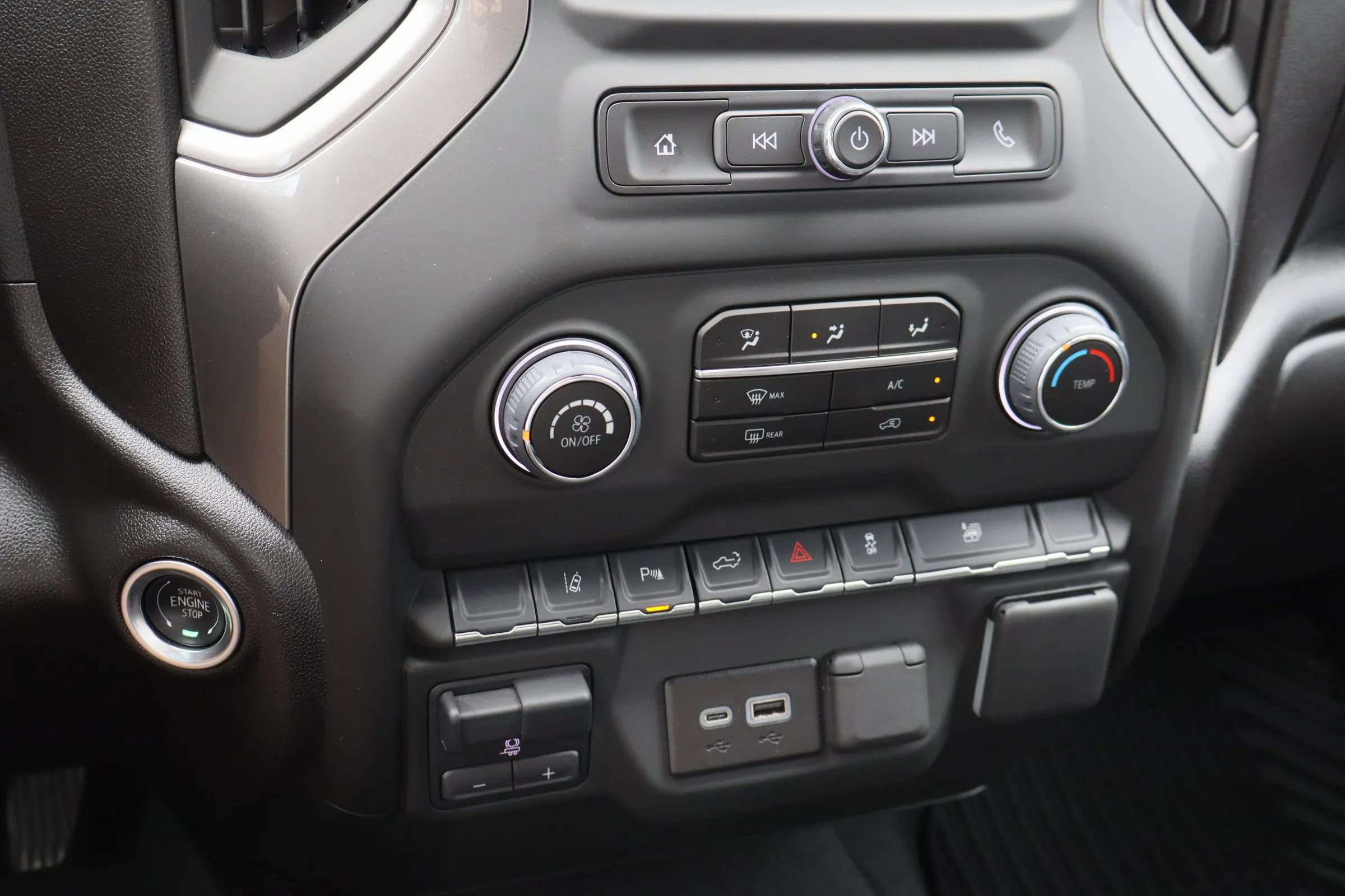 Used 2025 Chevrolet Silverado 2500 Custom w/ Custom Value Package image 16