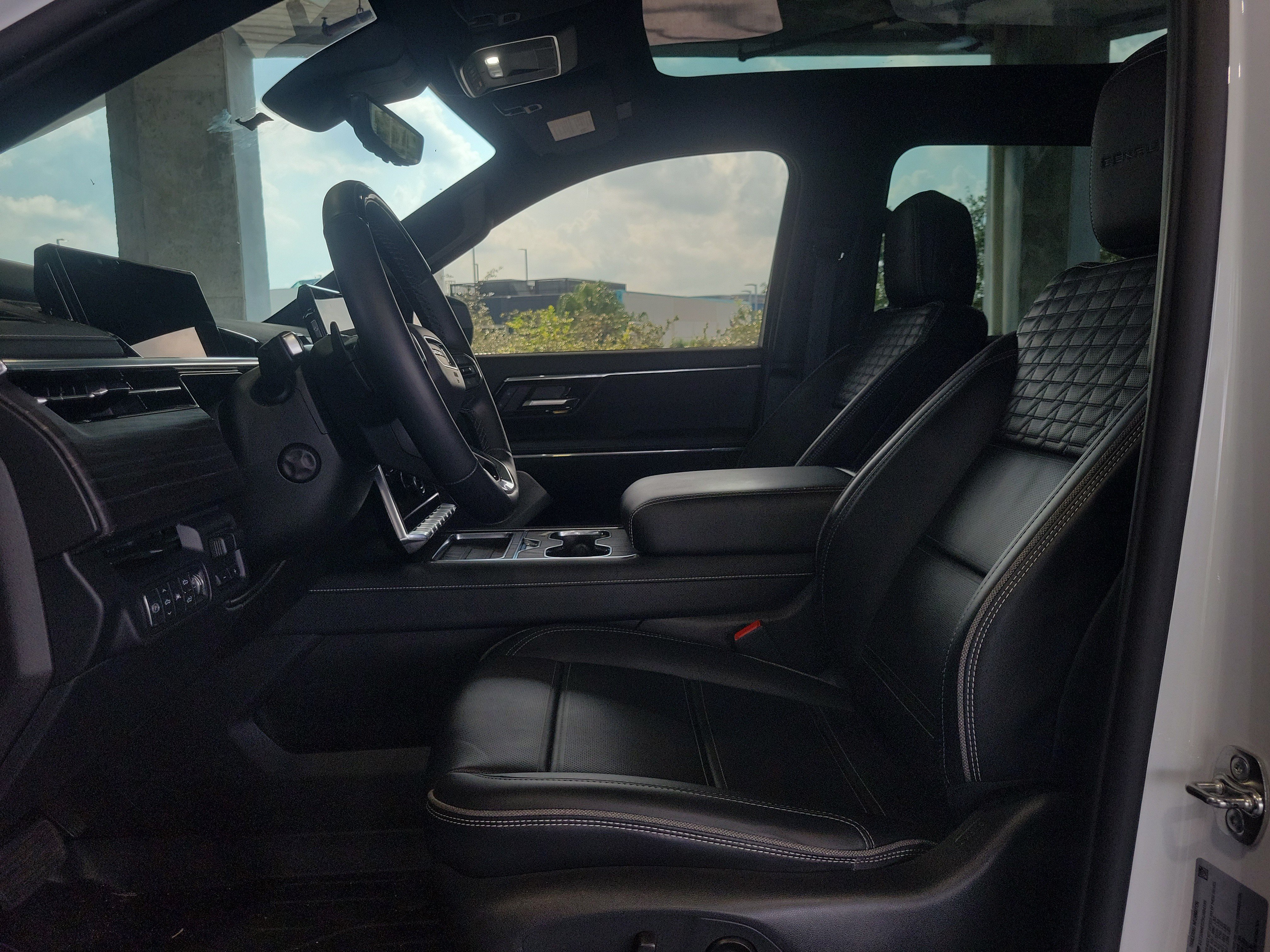 Used 2025 GMC Sierra EV Denali AWD/4WD image 19