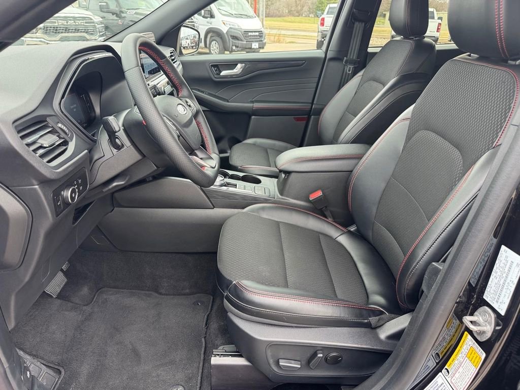 Used 2025 Ford Escape ST-Line Select AWD/4WD image 9