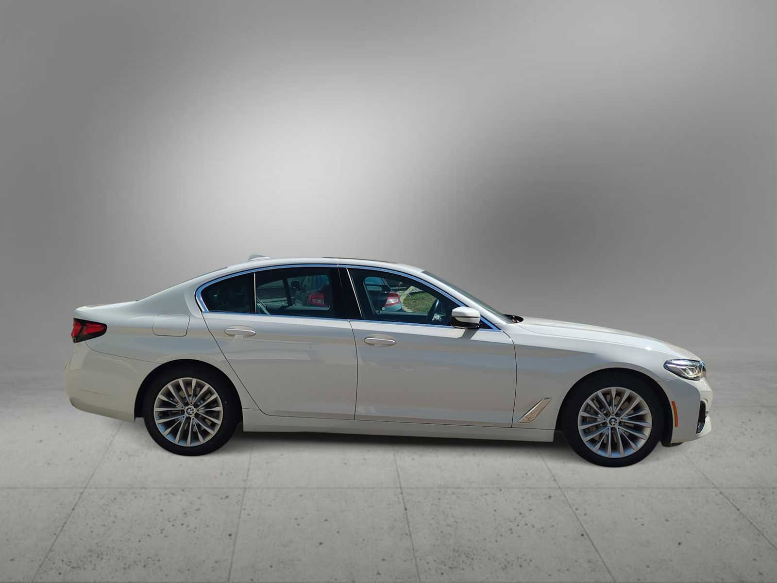 Used 2021 BMW 530i xDrive w/ Premium Package image 9