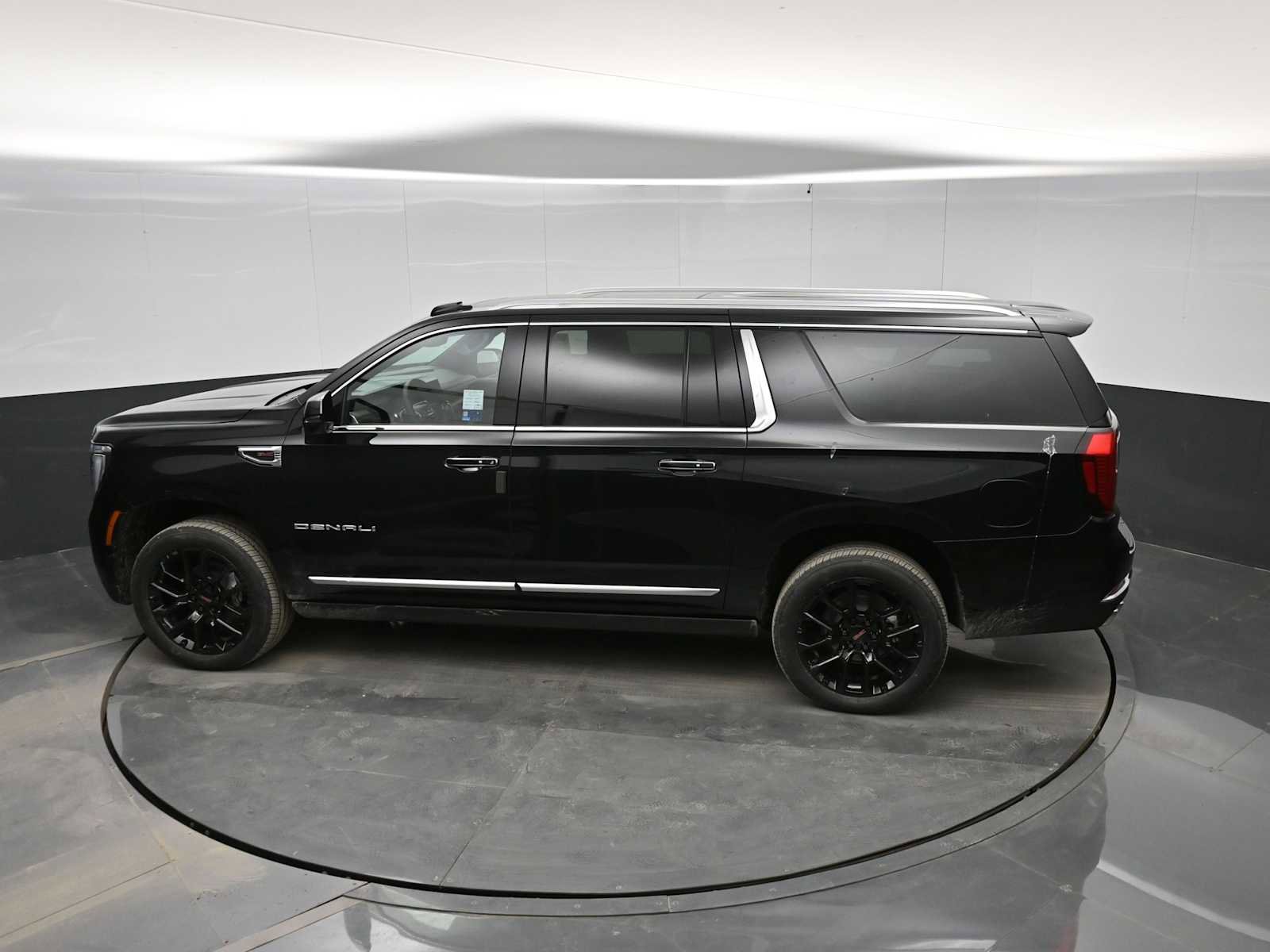 New 2026 GMC Yukon XL Denali w/ Denali Reserve Package image 24