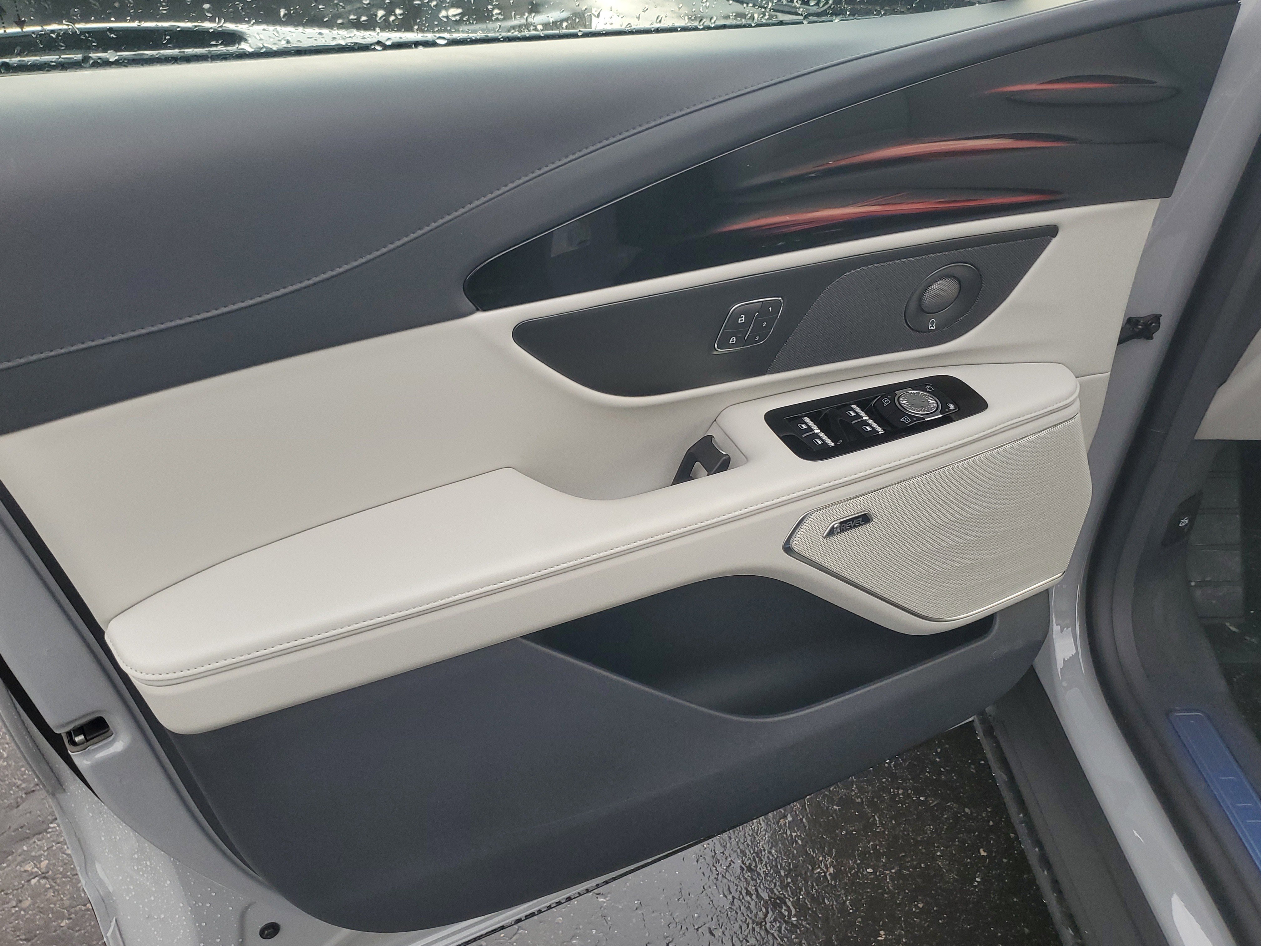 New 2026 Lincoln Nautilus Reserve w/ Jet Appearance Package AWD/4WD image 8