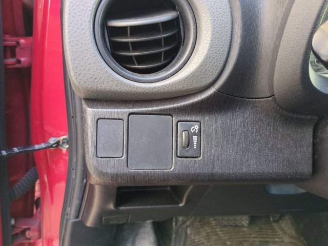 Used 2014 Toyota Yaris L image 11