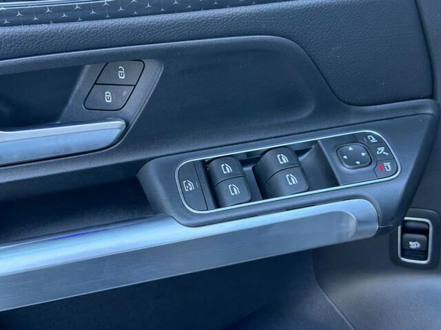 Used 2025 Mercedes-Benz GLB 250 image 14