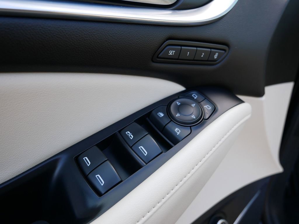 Used 2022 Buick Enclave Avenir w/ Avenir Technology Package AWD/4WD image 21