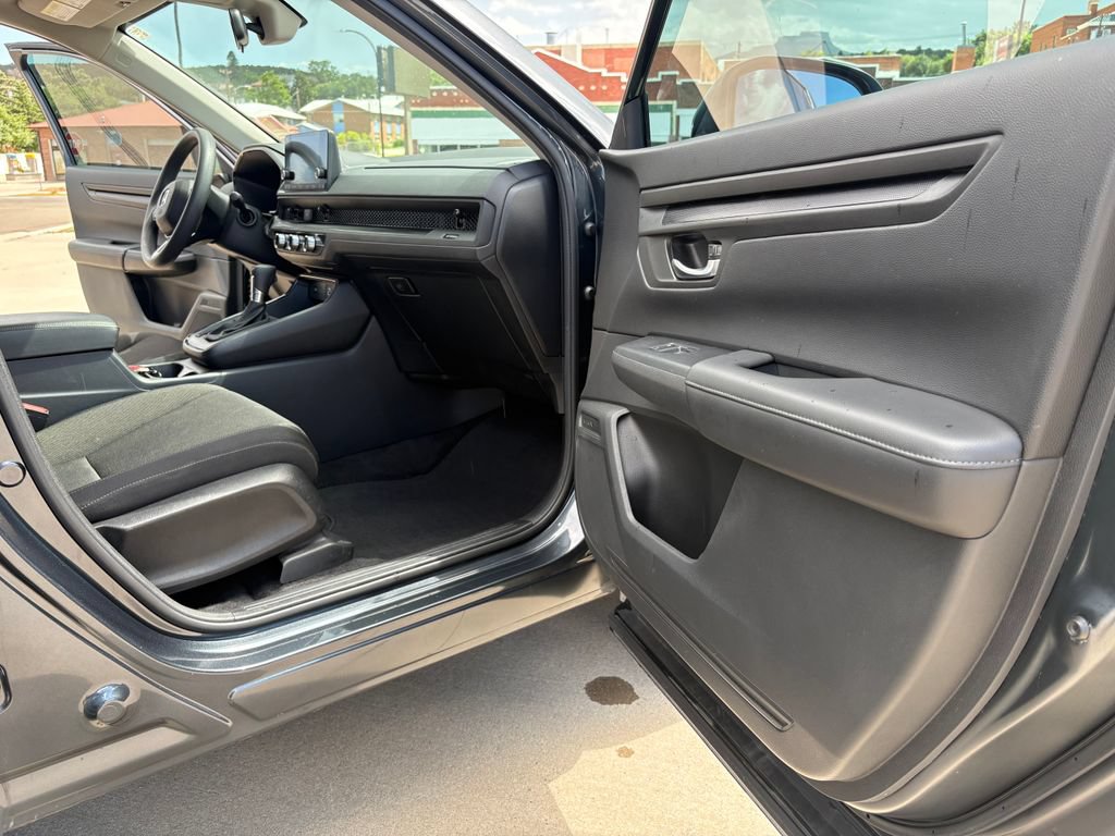 Used 2023 Honda CR-V LX image 9