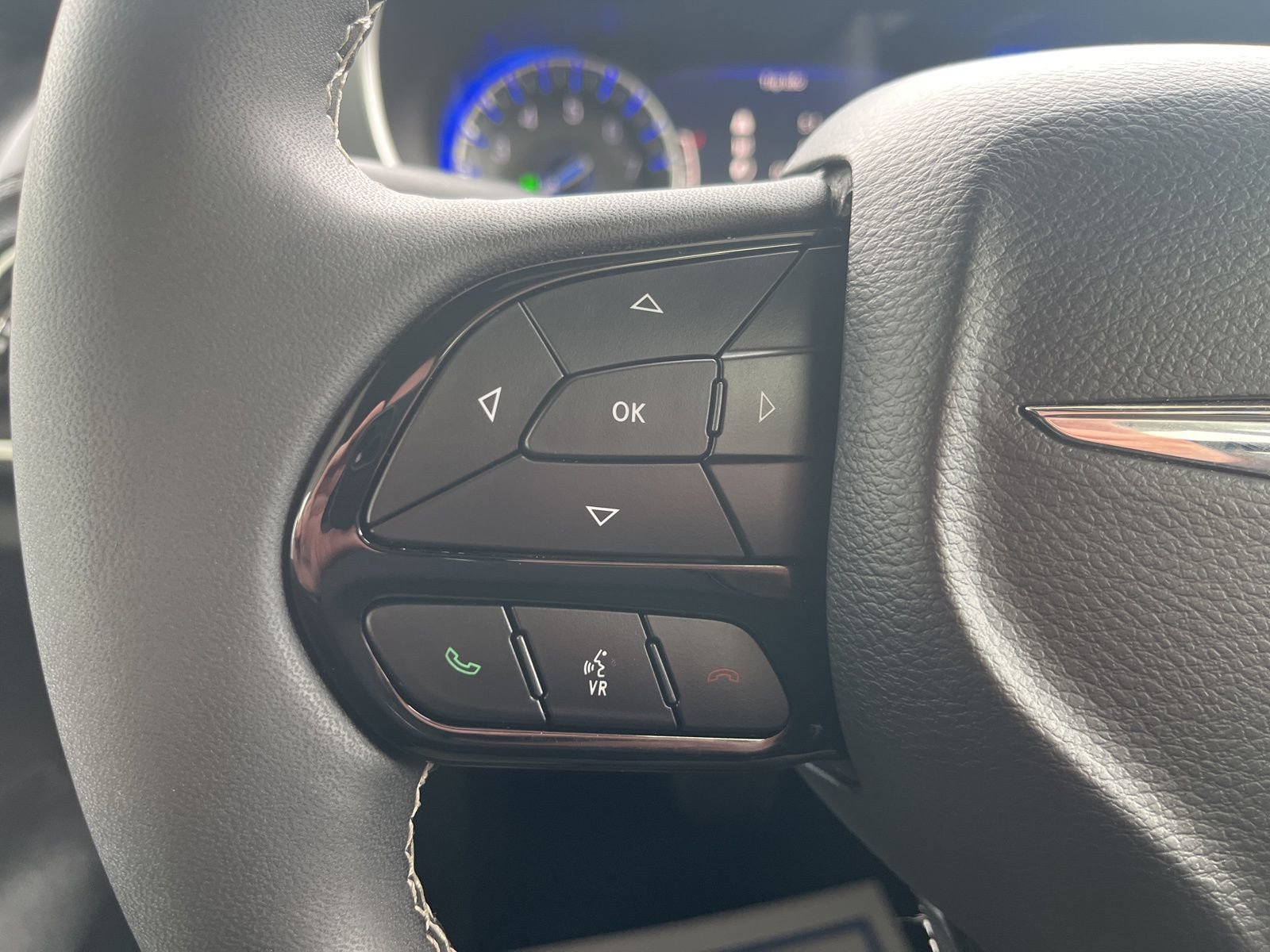 Used 2025 Chrysler Pacifica Limited image 21