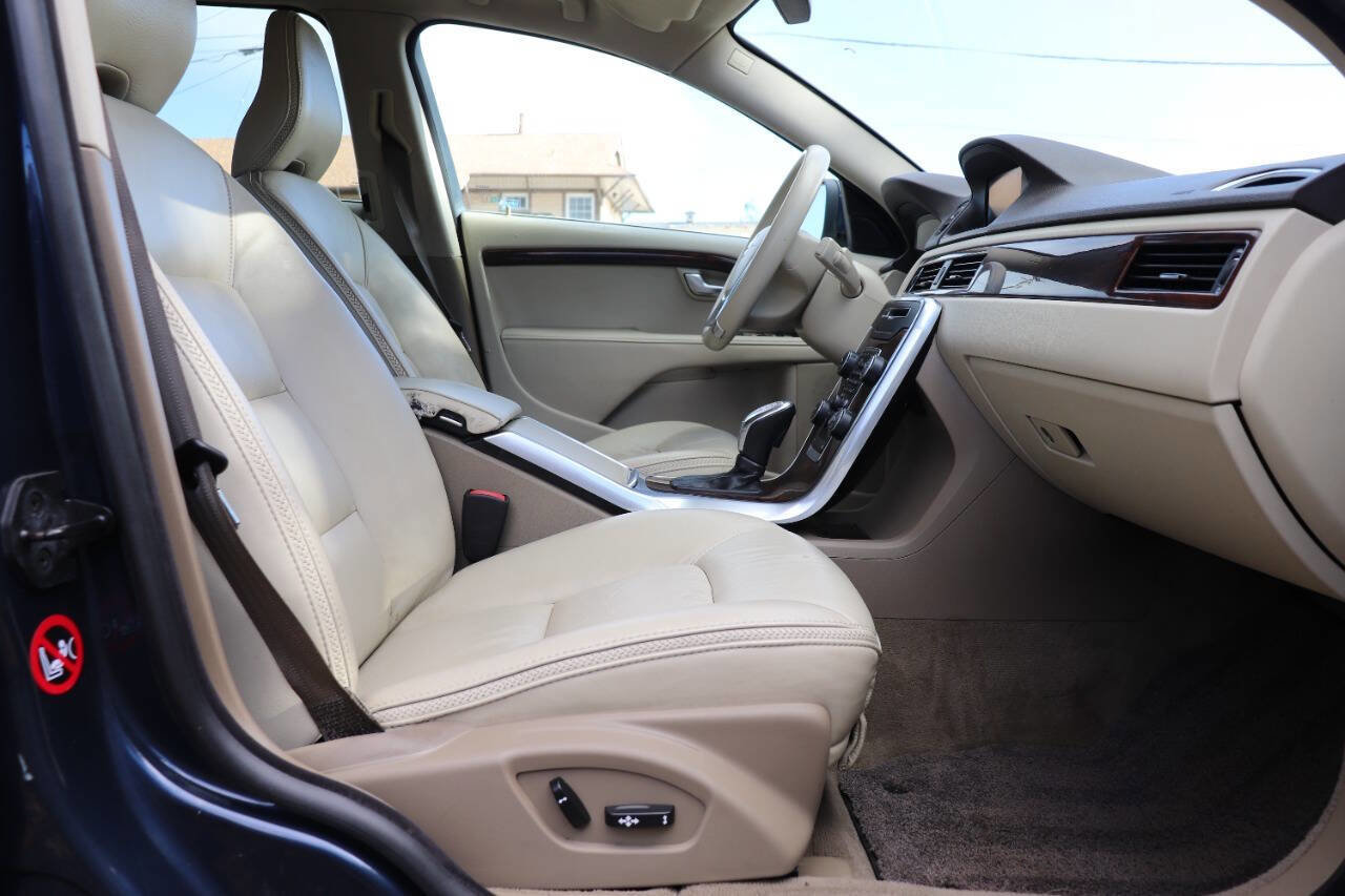 Used 2013 Volvo XC70 T6 image 16