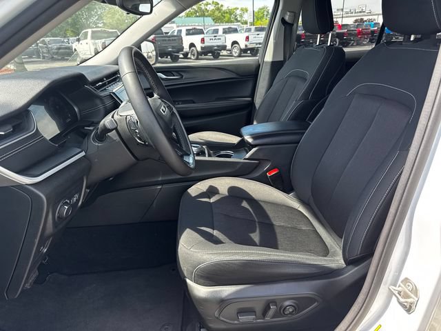 Certified 2024 Jeep Grand Cherokee Laredo AWD/4WD image 21