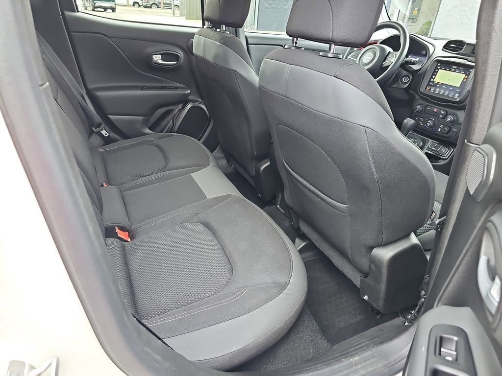Used 2023 Jeep Renegade Latitude w/ Sun/Sound Group AWD/4WD image 15