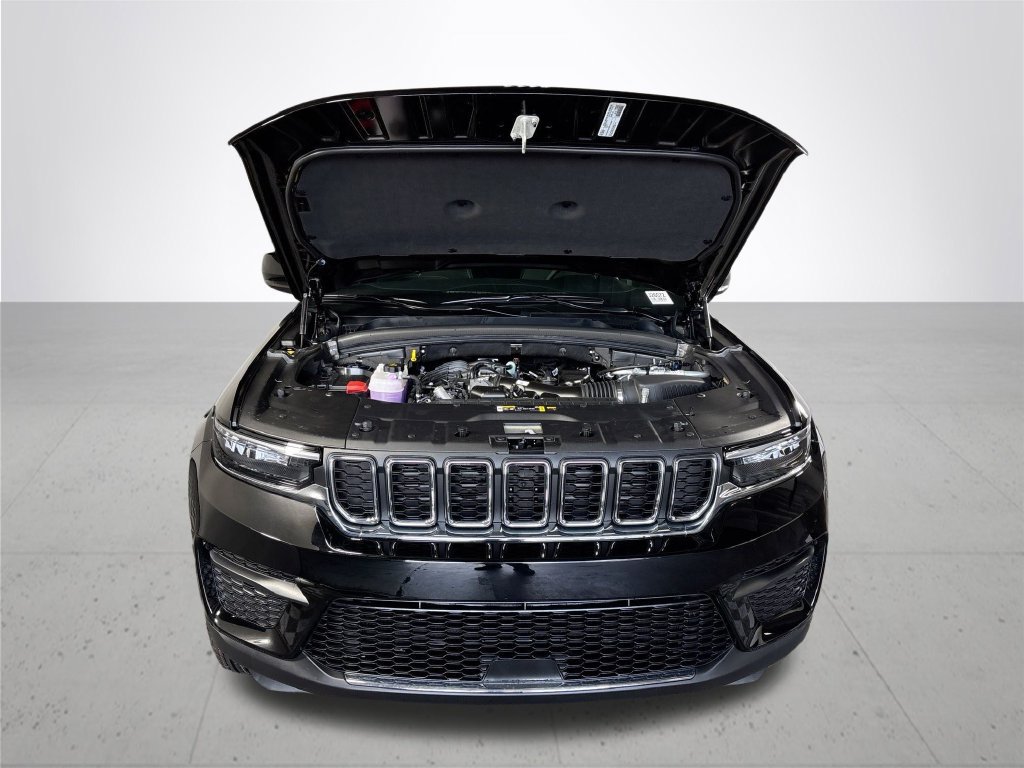New 2026 Jeep Grand Cherokee Laredo w/ Trailer Tow Package AWD/4WD image 21
