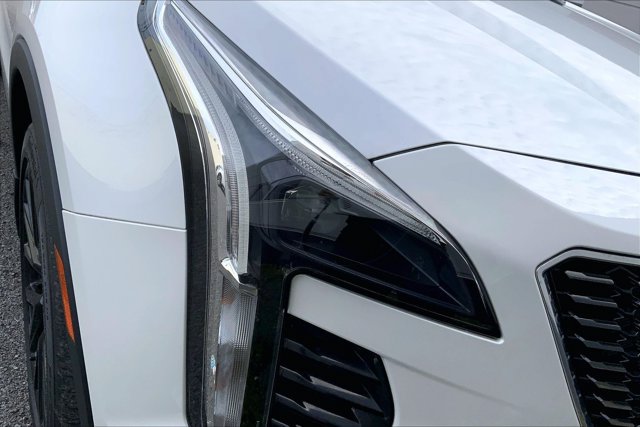 Used 2023 Cadillac XT4 Luxury w/ Cold Weather Package AWD/4WD image 27