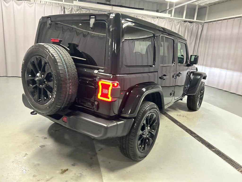Used 2025 Jeep Wrangler Unlimited Sahara w/ Safety Group AWD/4WD image 7