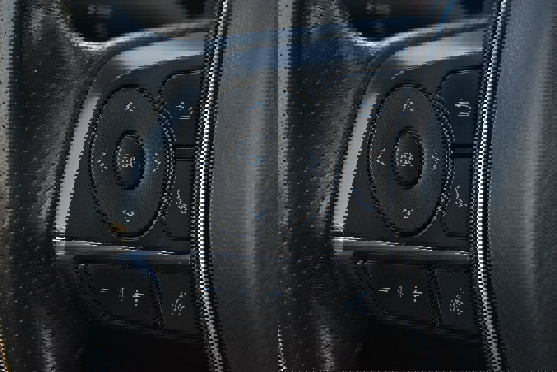 Used 2019 Toyota Avalon XSE w/ All Weather Liner Package image 22