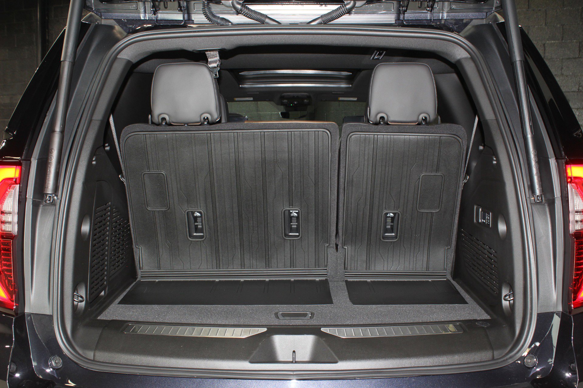 Used 2025 GMC Yukon Denali Ultimate w/ LPO, Floor Liner Package AWD/4WD image 91