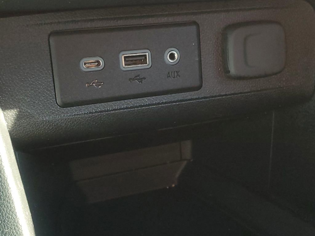 Used 2023 Buick Encore GX Essence w/ Experience Buick Package image 26