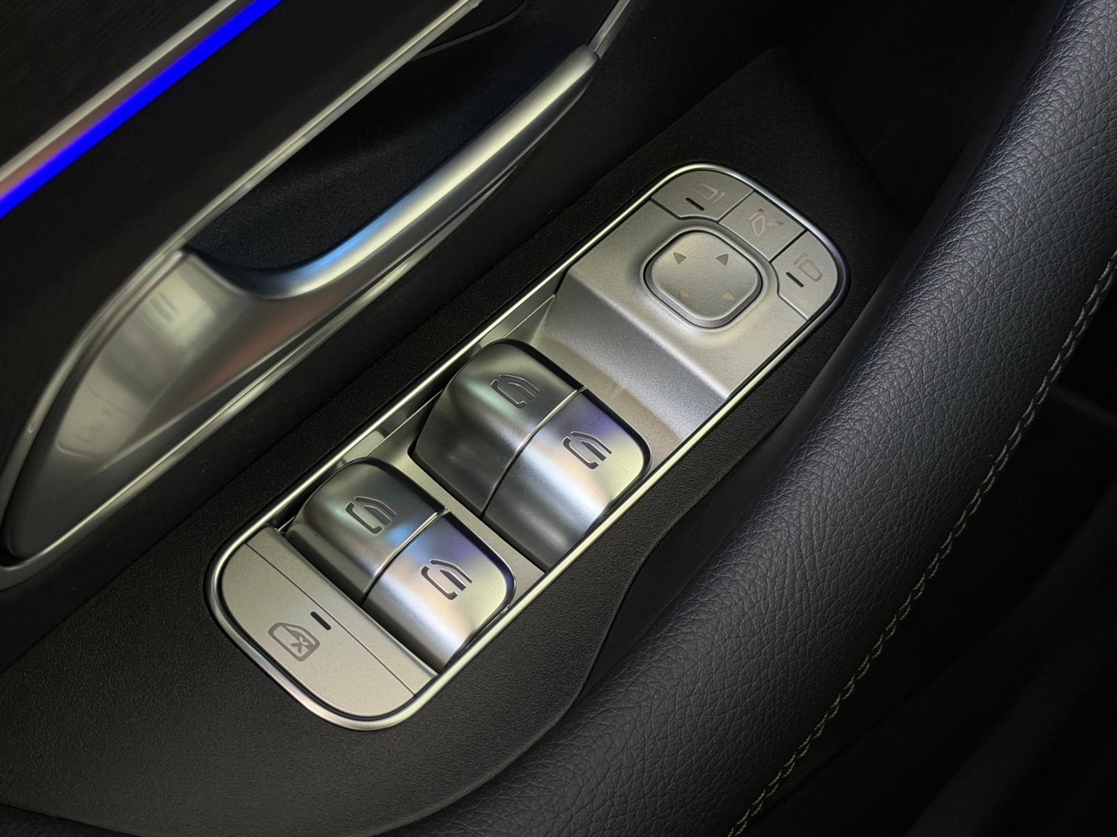Certified 2025 Mercedes-Benz GLE 450 4MATIC image 24