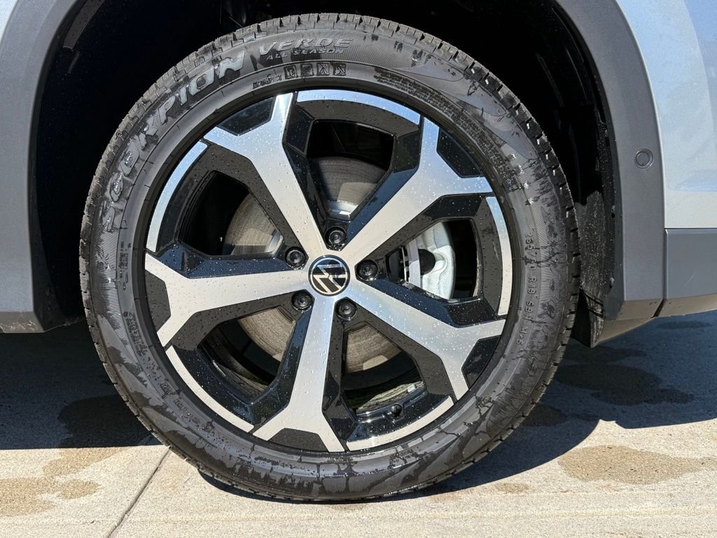 New 2026 Volkswagen Tiguan SE AWD/4WD image 8