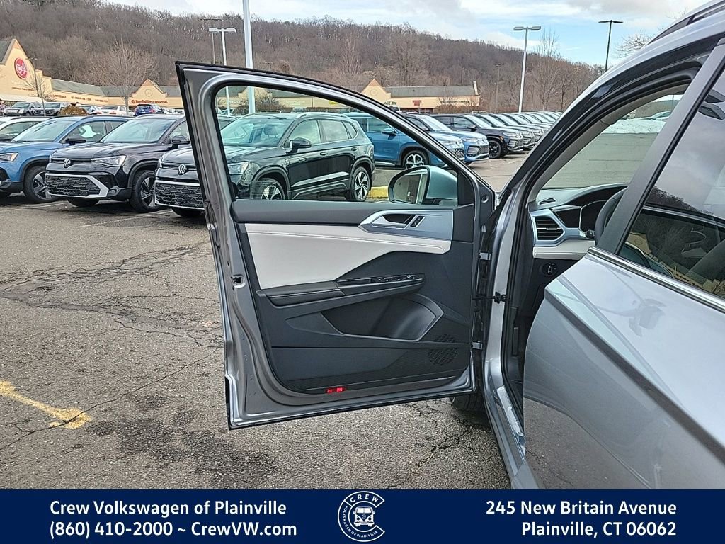 New 2026 Volkswagen Taos SE image 37