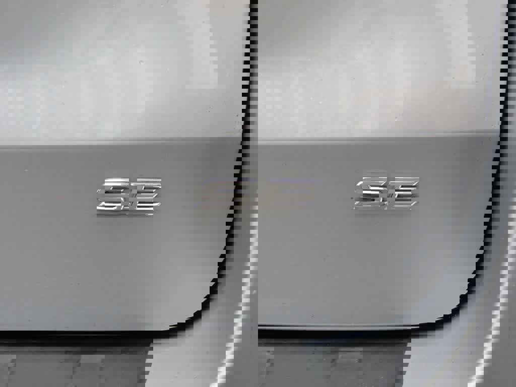 Used 2017 Toyota Sienna SE image 8