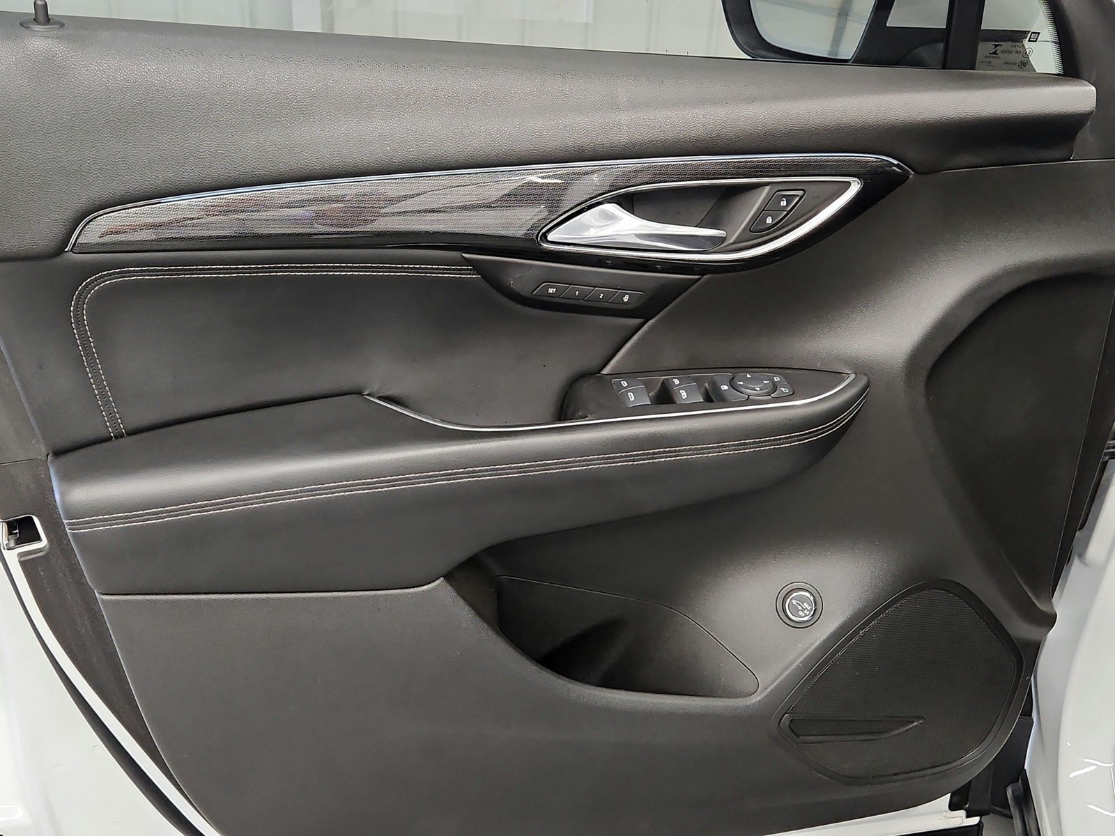 Used 2023 Buick Envision Essence FWD image 22
