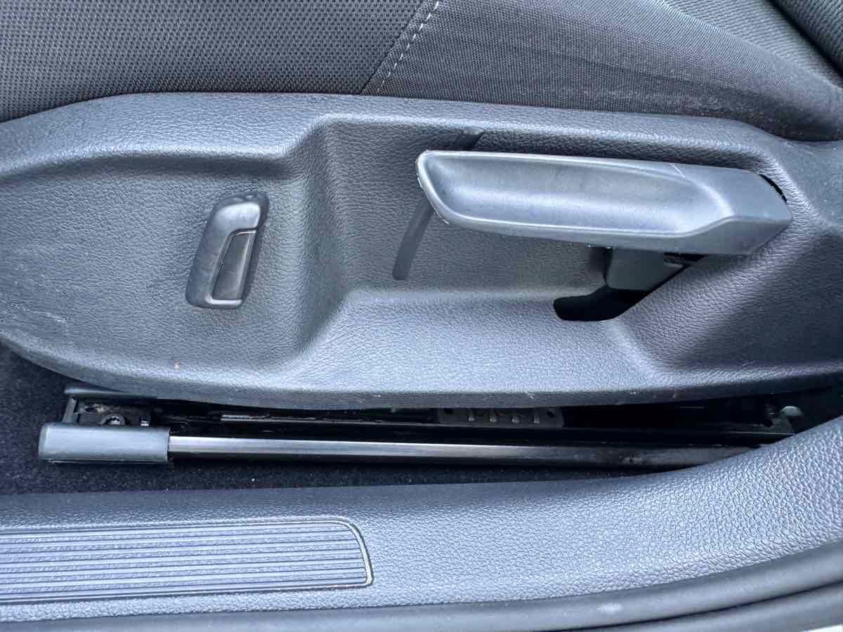 Used 2016 Volkswagen Golf S FWD image 38