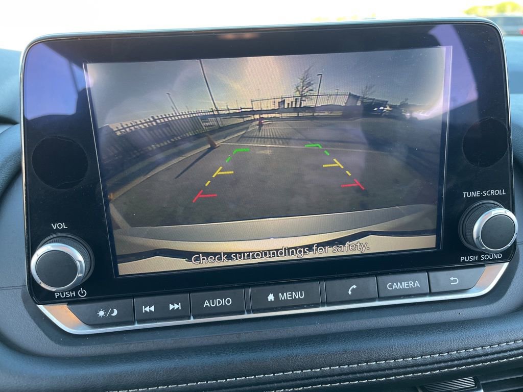 Used 2025 Nissan Rogue SV image 21