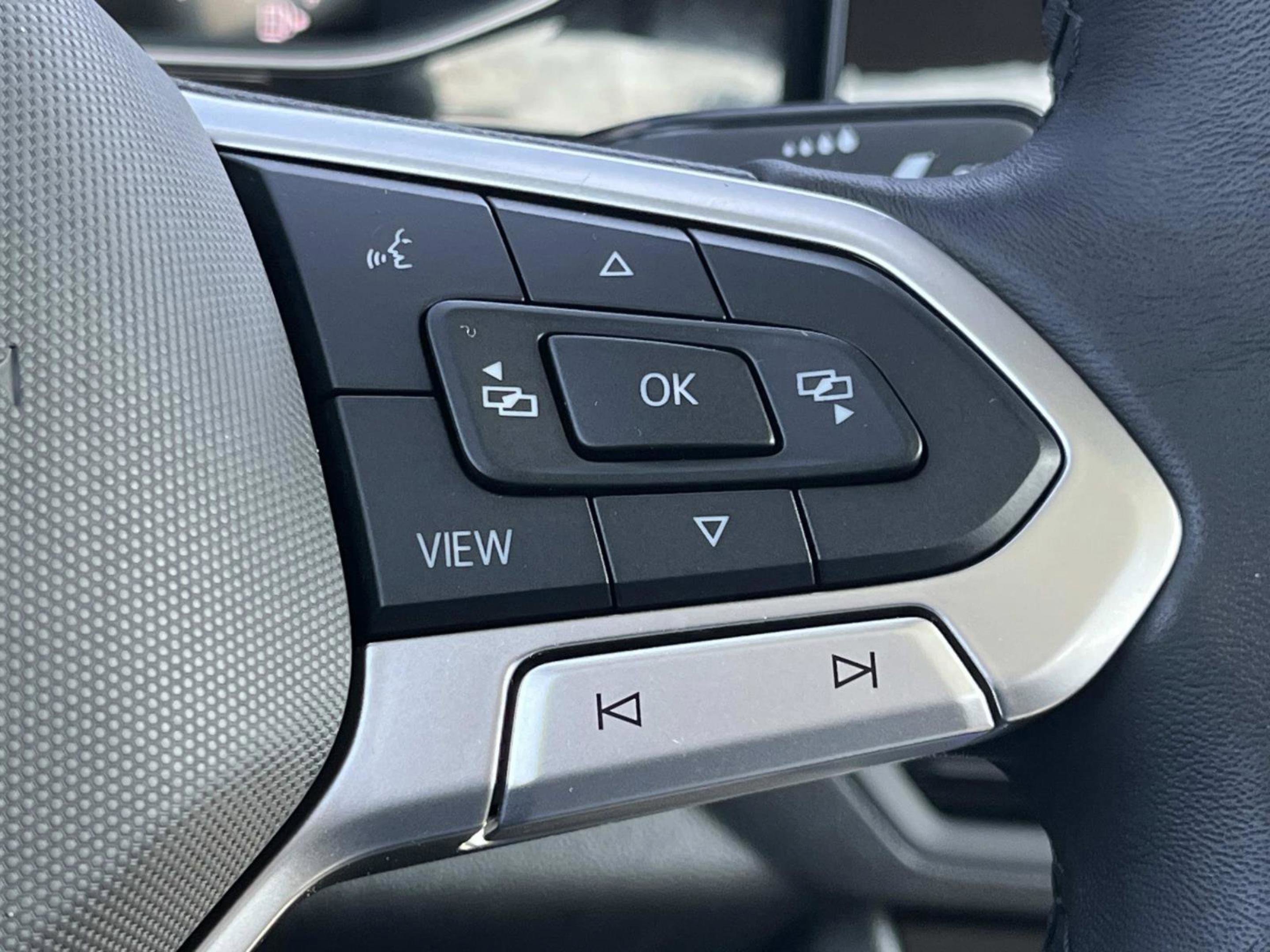 Used 2025 Volkswagen Jetta SE image 31