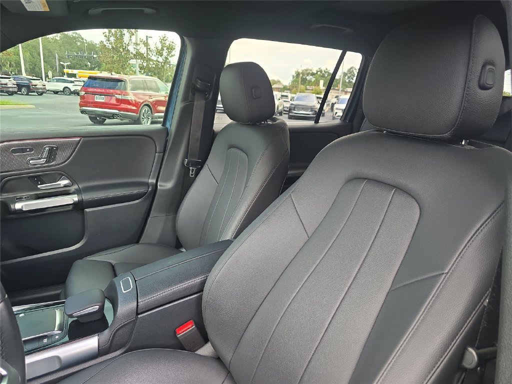 Used 2023 Mercedes-Benz GLB 250 4MATIC w/ Premium Package image 16