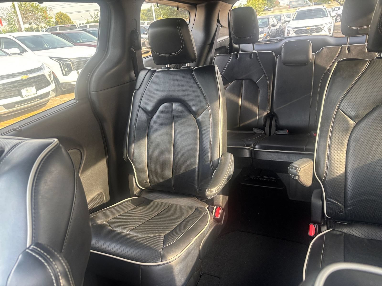 Used 2025 Chrysler Pacifica Limited FWD image 43