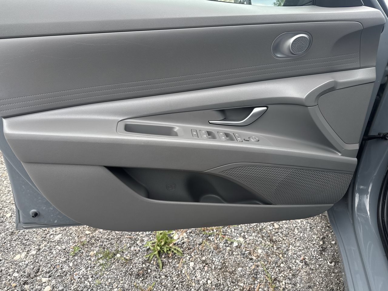 Used 2023 Hyundai Elantra SEL w/ Cargo Package FWD image 2