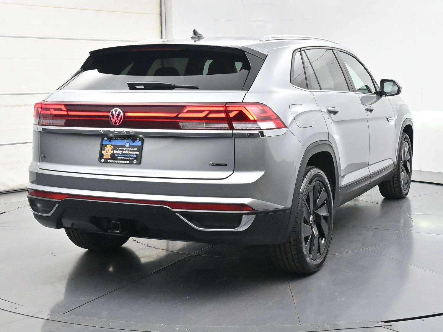 Certified 2024 Volkswagen Atlas Cross Sport SE w/ Panoramic Sunroof Package AWD/4WD image 25