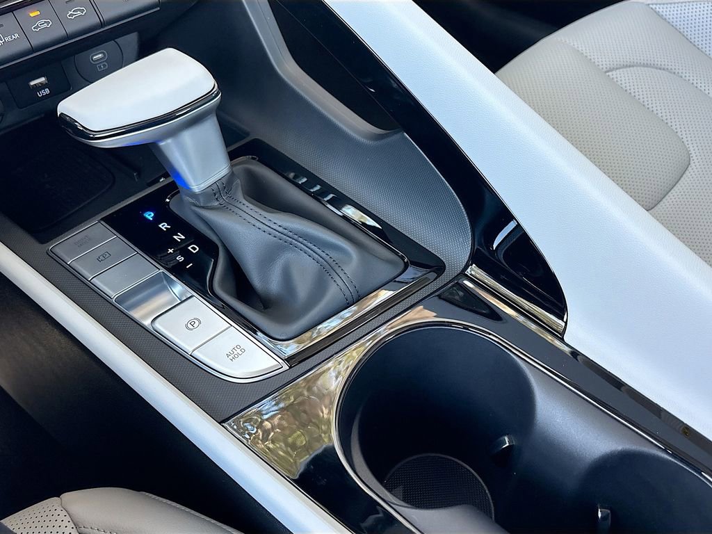 New 2025 Hyundai Elantra Limited image 17