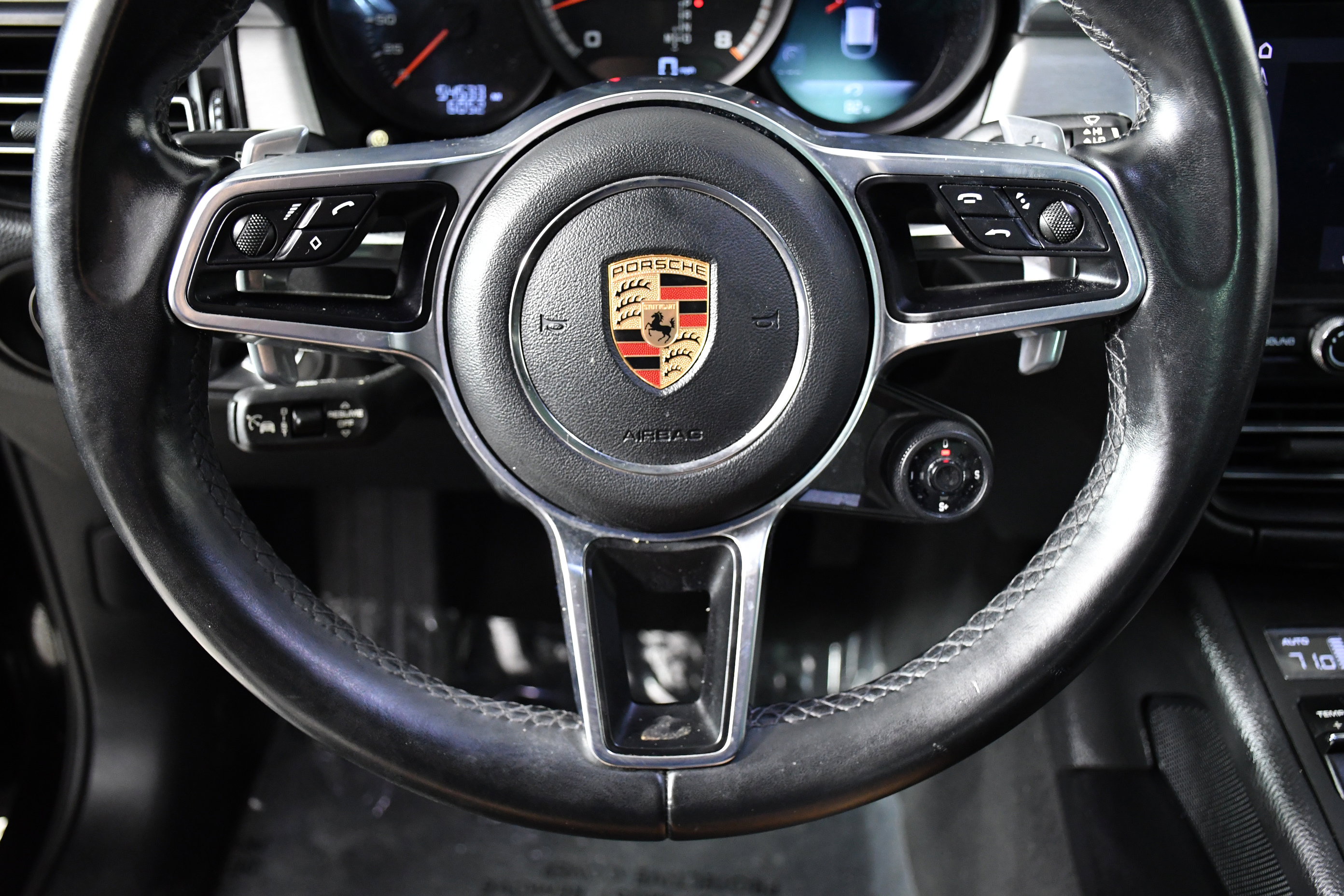 Used 2020 Porsche Macan Turbo image 10