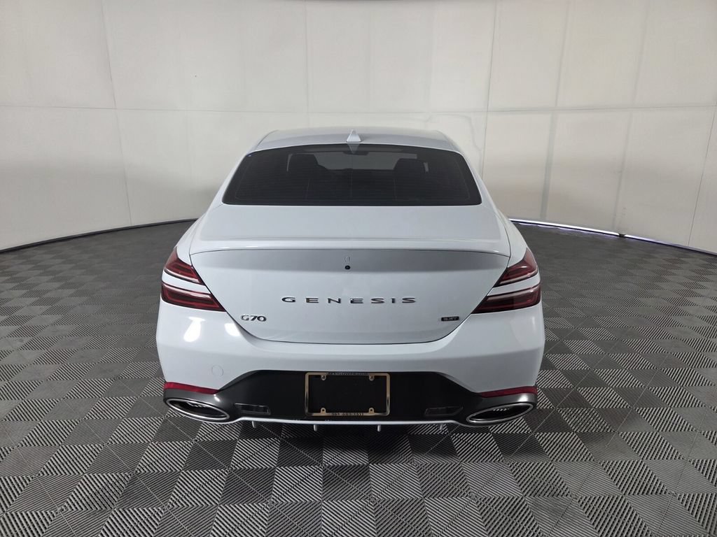 Used 2022 Genesis G70 3.3T RWD image 6