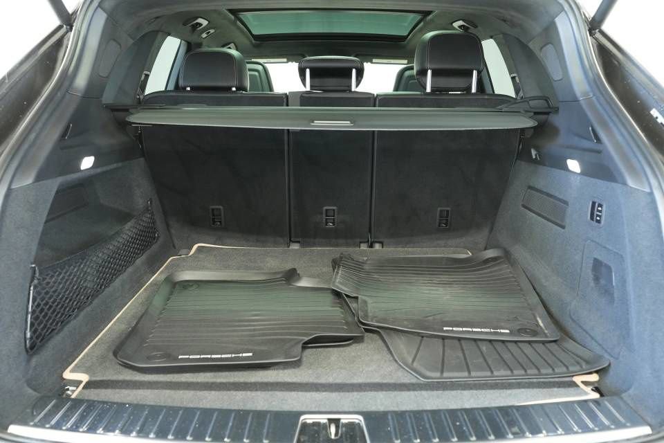 Certified 2025 Porsche Cayenne GTS image 28