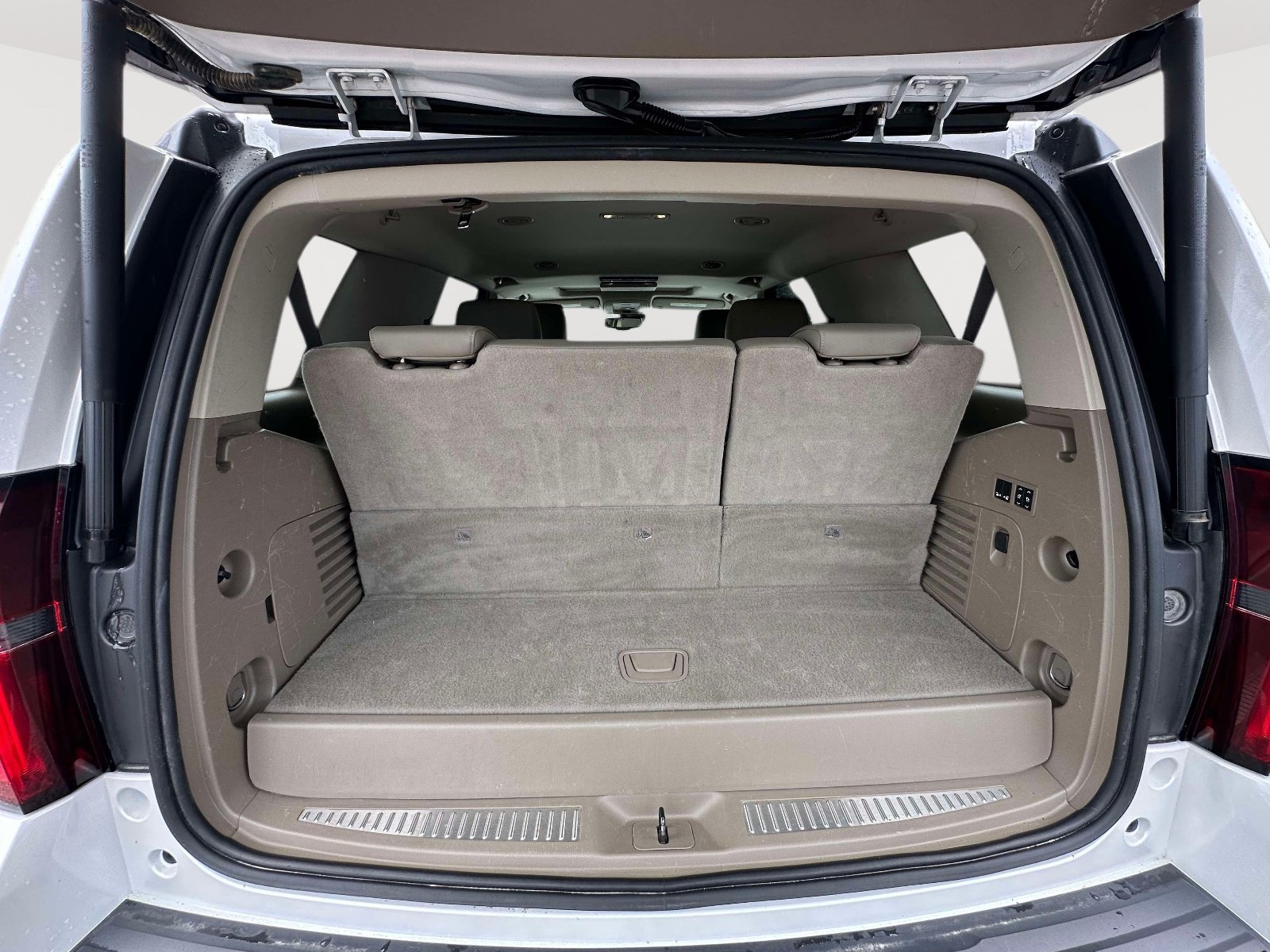 Used 2019 Chevrolet Tahoe Premier AWD/4WD image 33