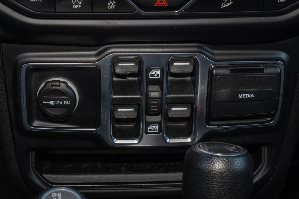 Used 2020 Jeep Wrangler Unlimited Sahara AWD/4WD image 22