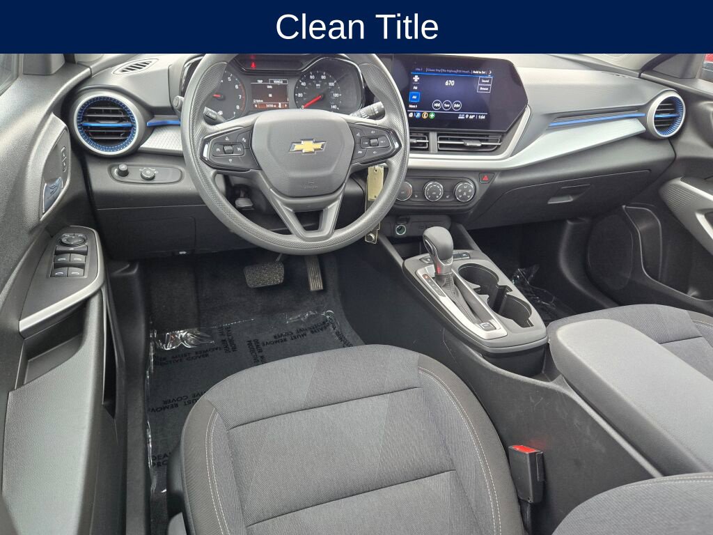 Used 2024 Chevrolet Trax LS w/ LS Convenience Package FWD image 3