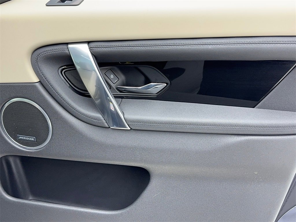 Used 2023 Land Rover Discovery Sport SE image 49