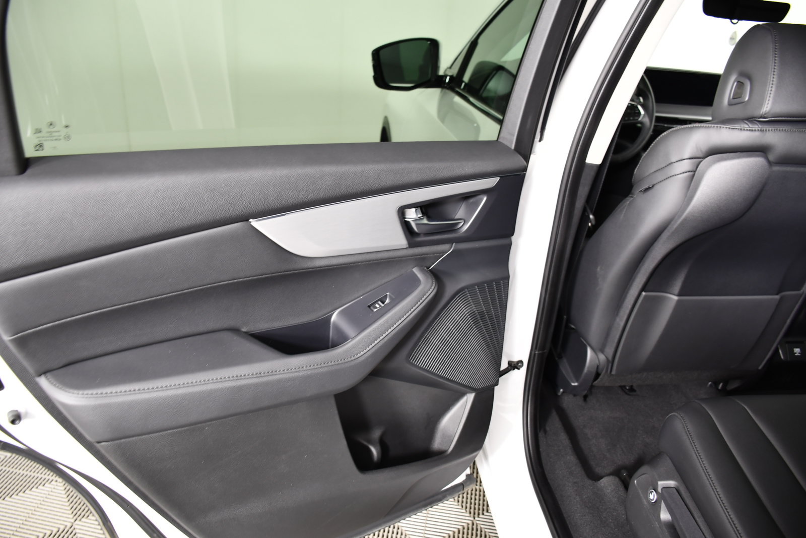 Certified 2024 Acura MDX SH-AWD image 46
